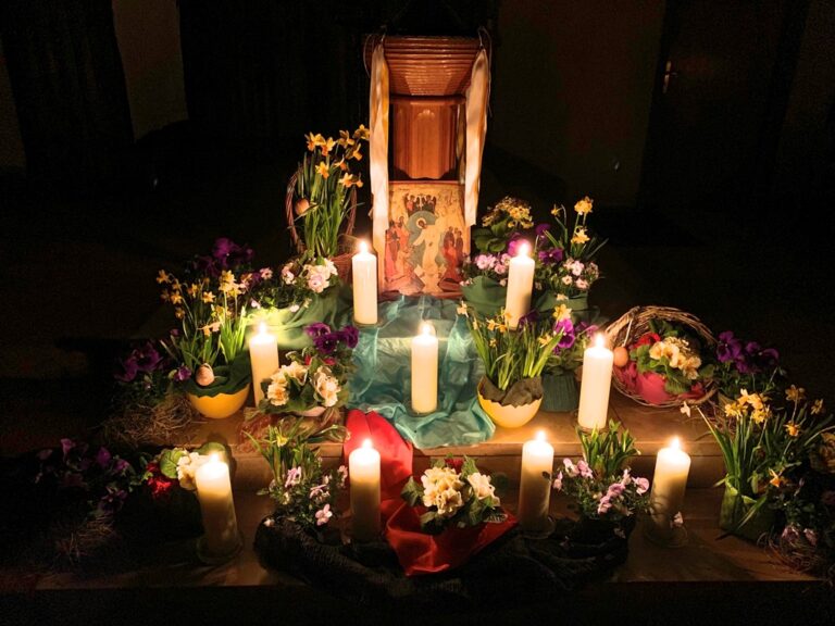 Ostern 2023: Von Palm­sonn­tag bis zur Osternacht